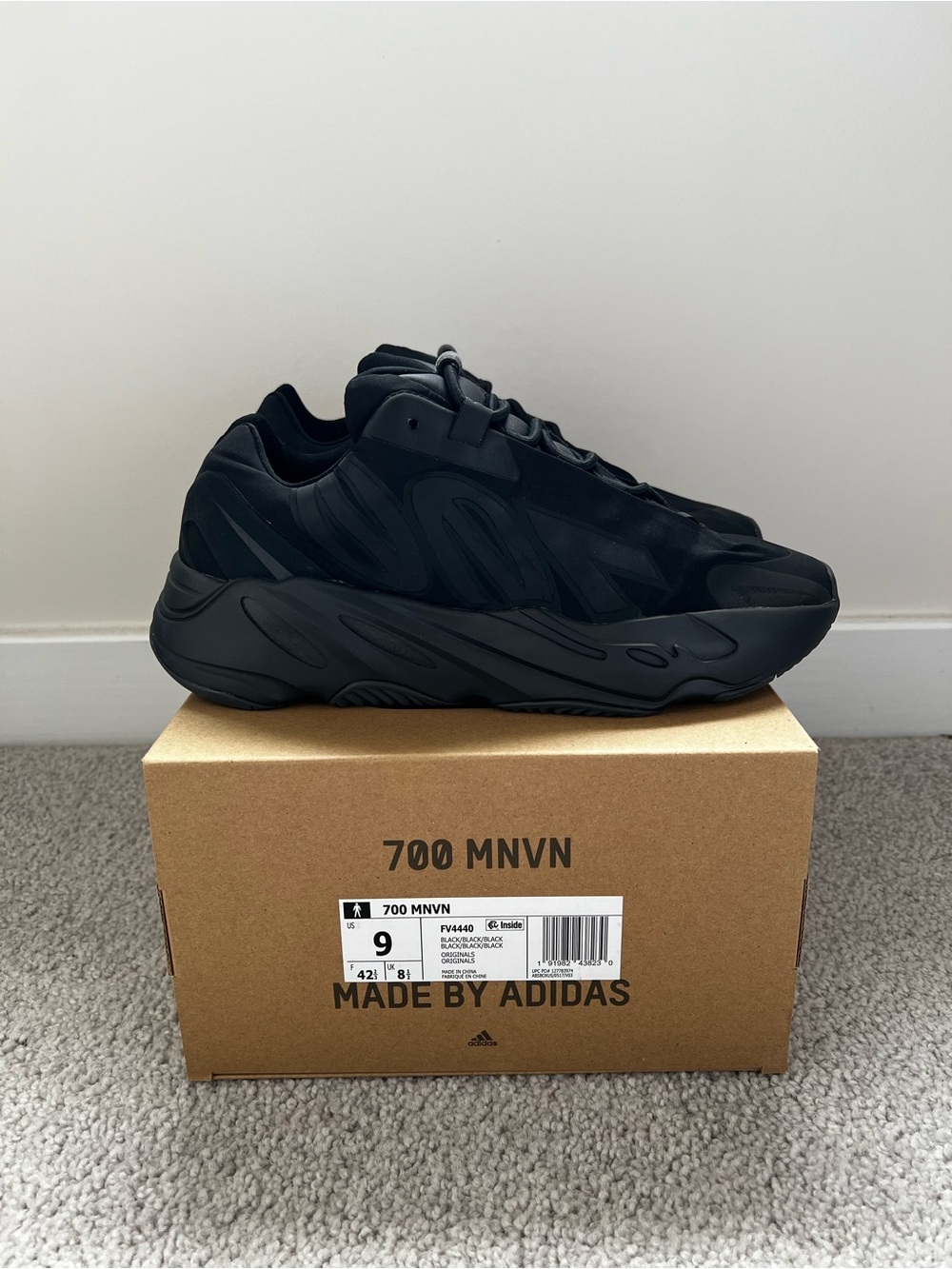 Adidas Yeezy Boost 700 MNVN - Picture 3 of 7